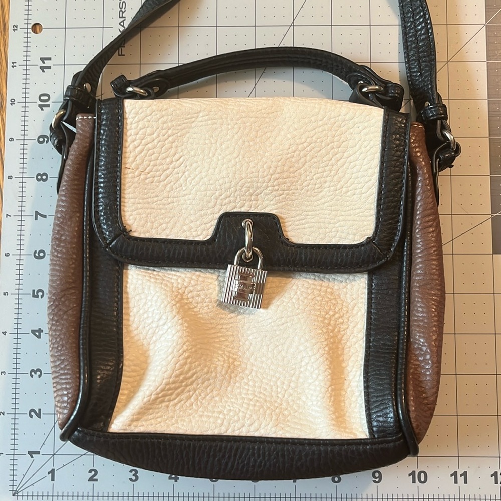 Vintage CHAPS Tri-colored Crossbody handbag! Too cute!